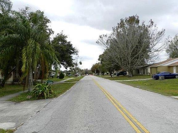 3rd image of 808 Royal Palm Dr