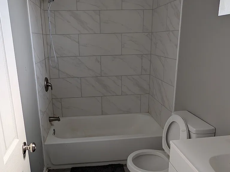 205 W Breckinridge St #8 — Photo 3