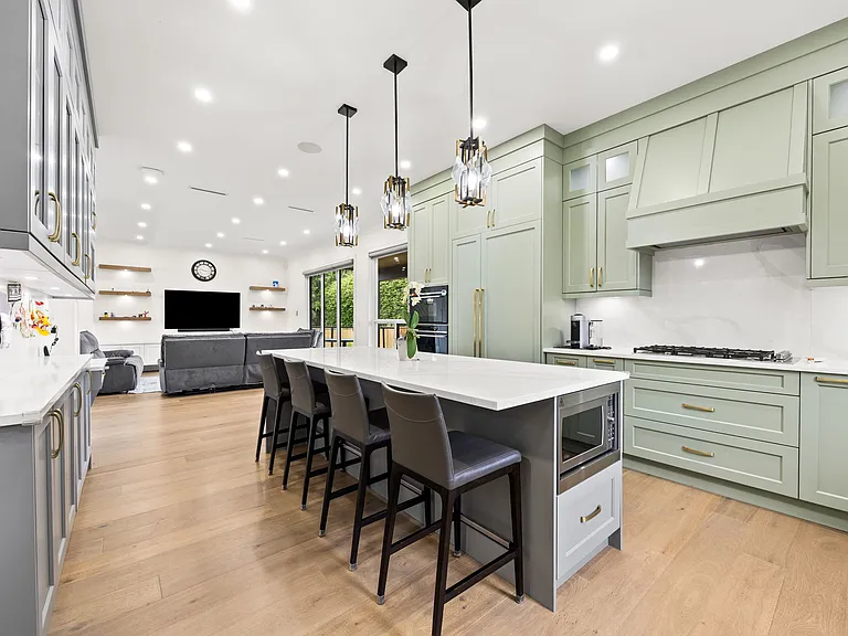 953 Jarvis St — Photo 8