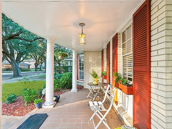 3rd image of 2756 Hudson Pl