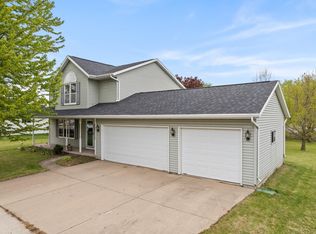 2437 Royal Bay Ridge Rd, New Franken, WI 54229