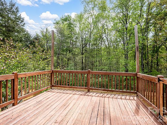 2nd image of 610 Mountain Pl