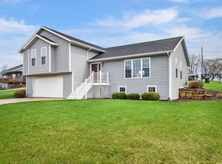 211 Kings Ct, Dodgeville, WI 53533