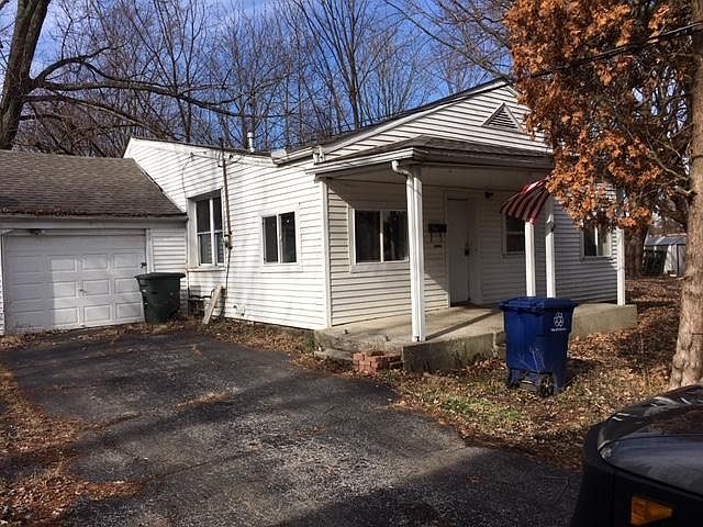 1st image of 2927 Medina Ave