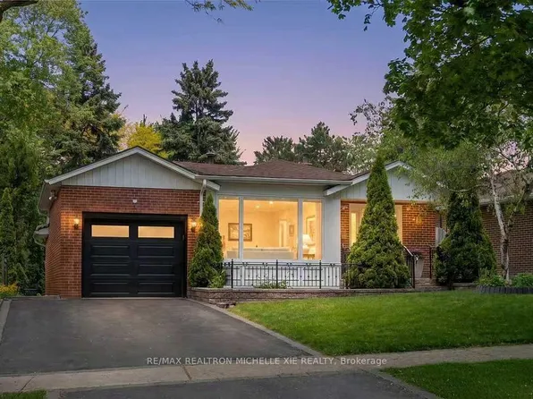 8 Meadowglade Cres, Toronto, ON M2J 1C7