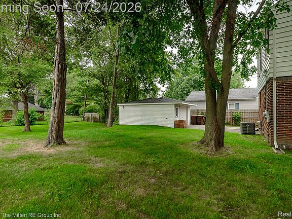 2nd image of 2037 Vivian Rd