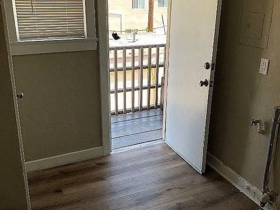2nd image of 701 W 48th St
