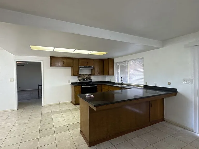 3504 W Cutler Ave — Photo 8
