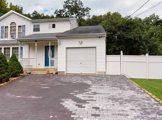 9 Erna Dr, Coram, NY 11727