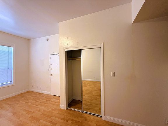 3rd image of 901 Fell St APT 1