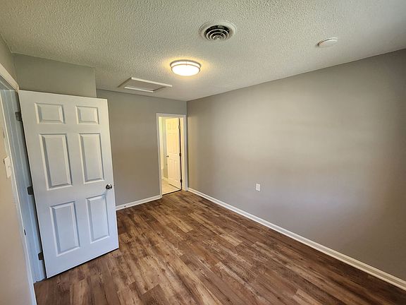 3rd image of 1015A Tuscaloosa St