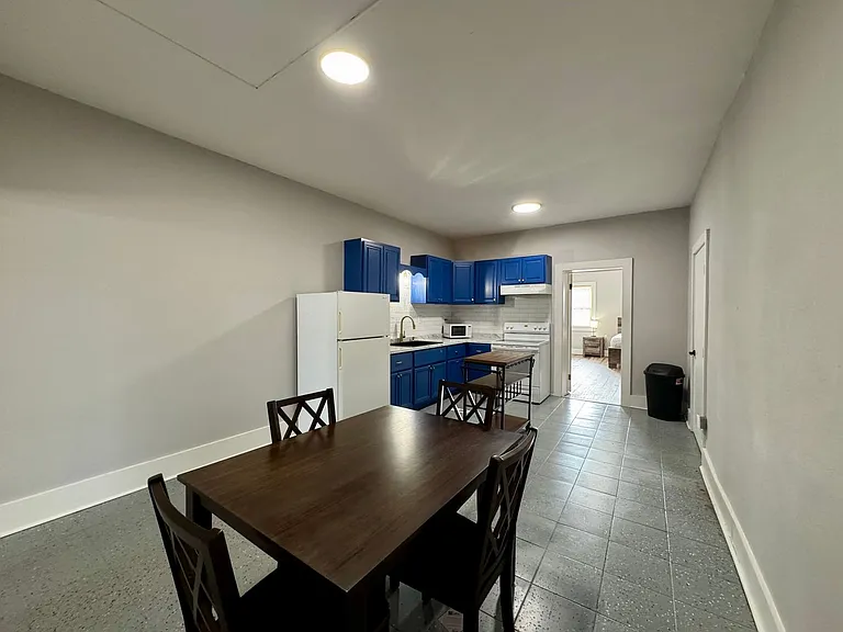 110 N Mecklenburg Ave — Photo 3