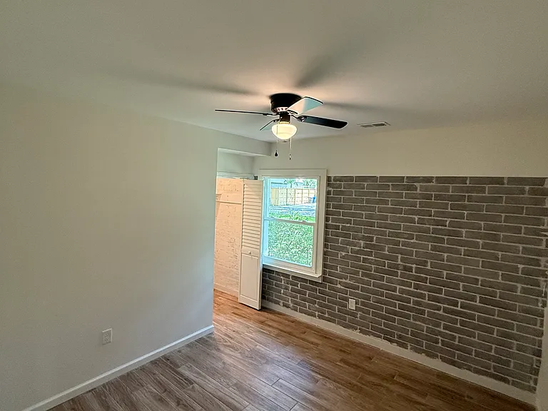 13 Vincent Dr — Photo 9