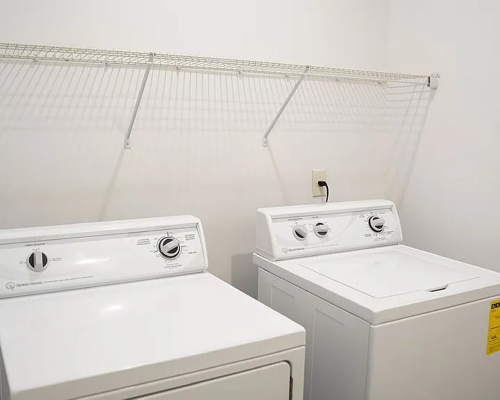 Beverly Townhomes — Photo 18