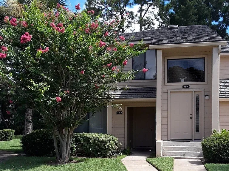 149 Blue Heron Dr — Photo 1