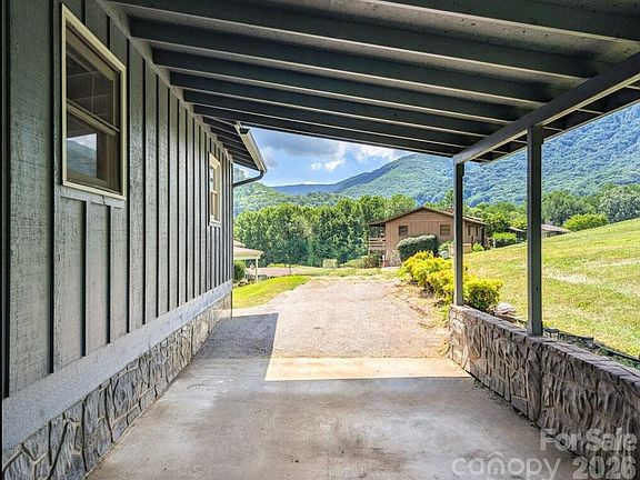 3rd image of 84 Stoney Ridge Loop