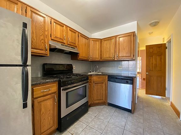 2nd image of 34-20 Crescent St #2B