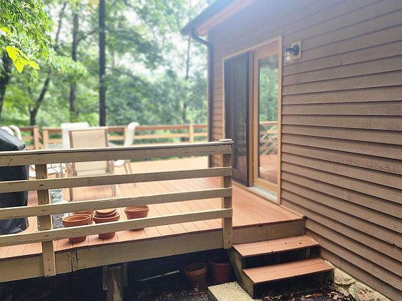 2nd image of 110 Aspen Ln