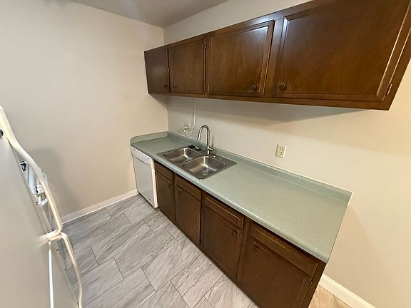 4th image of 202 Williamsburg Dr #1