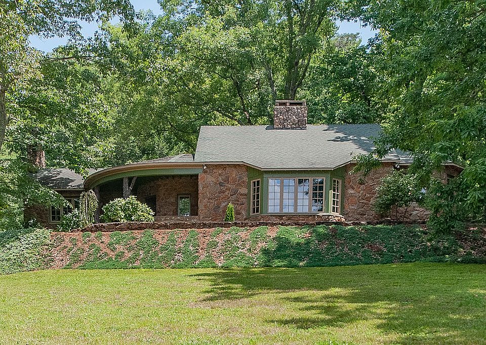 1st image of 515 Crestwood Dr