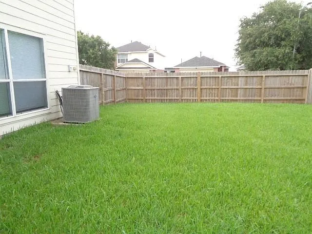 9503 Wyatt Oak Ln — Photo 31