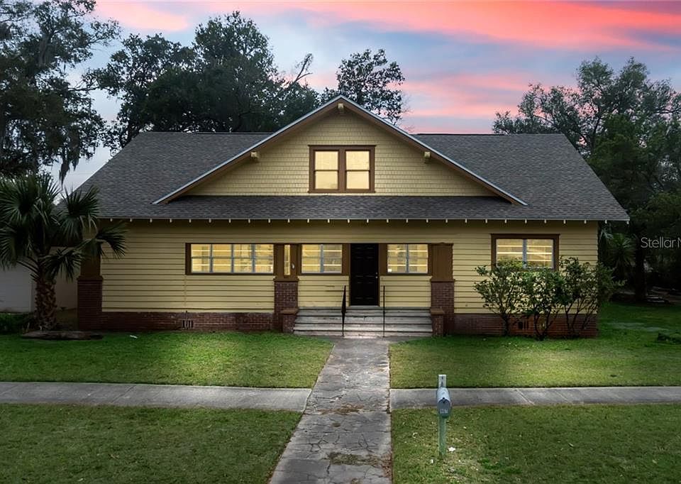 1st image of 907 W 20th St