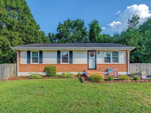 2nd image of 142 Lenox Cir