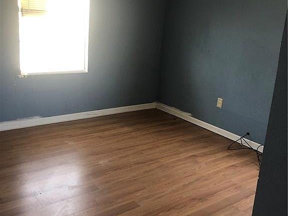 5th image of 902 Central Ave