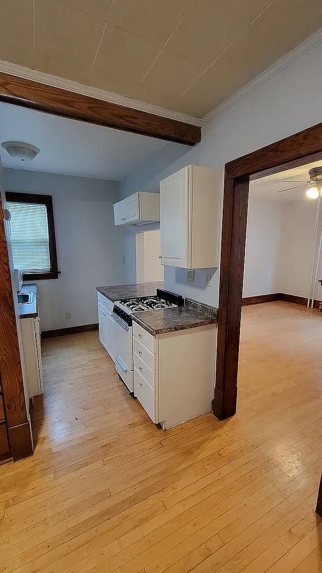 1 bed, 800 sqft, $1,150 — Photo 2