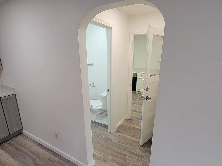 521 E Jefferson St — Photo 22