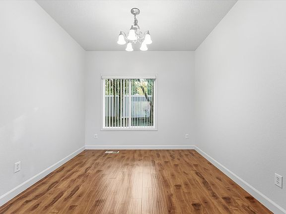 5th image of 12811 NE 49th Way