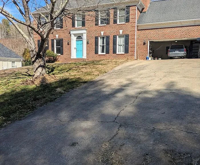 182 37th Avenue Pl NW — Photo 1
