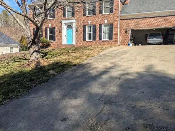 182 37th Avenue Pl NW, Hickory, NC 28601