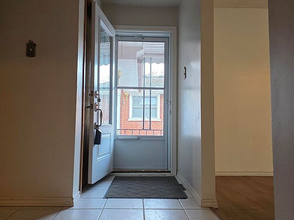 2nd image of 405 Rippleton Rd