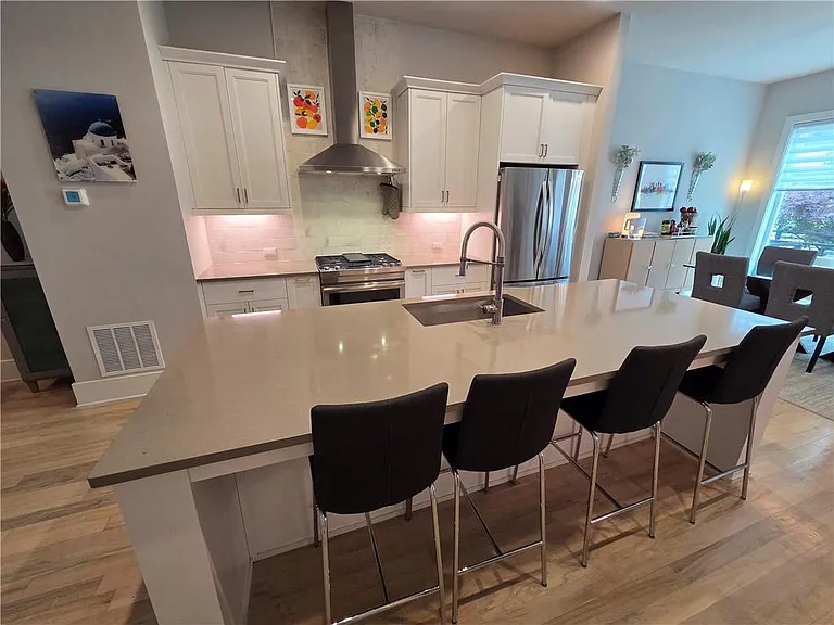 318 Gibson St SE — Photo 8