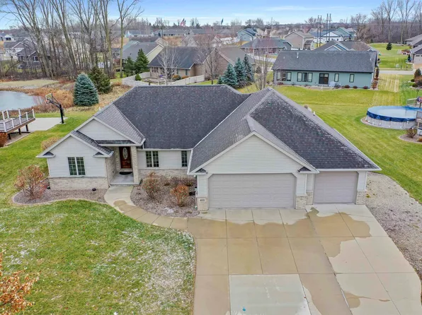 400 Whispering Creek Ct, Green Bay, WI 54303