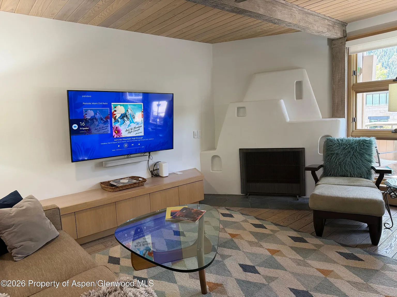 2 bed, 950 sqft, $11,900 — Photo 3