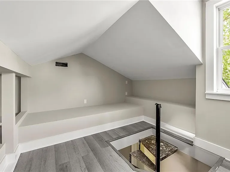 1009 Riverbend Club Dr SE — Photo 5