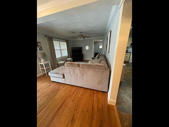 5th image of 117 Brook Ln