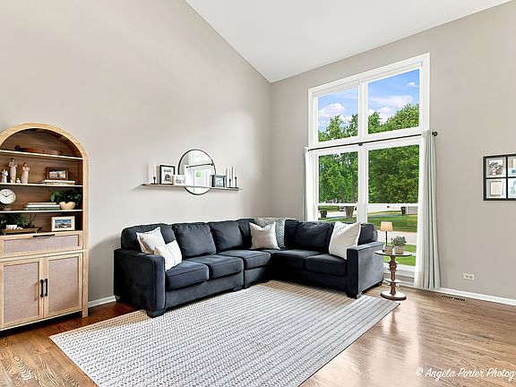 4th image of 723 Edelweiss Dr