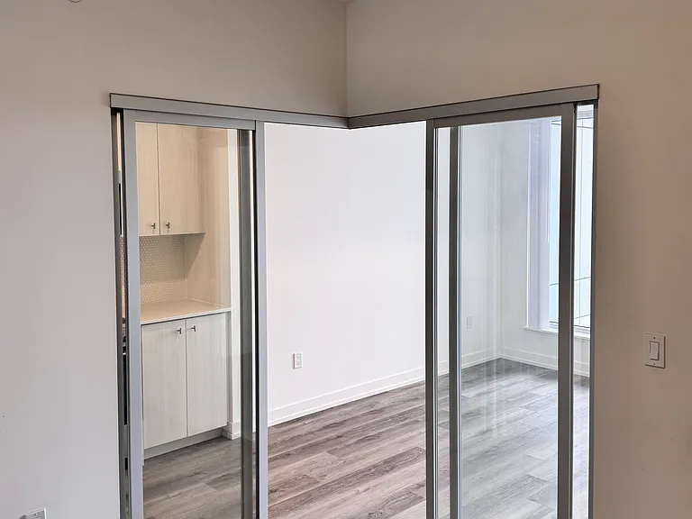 15 Wellington St S #1705 — Photo 11