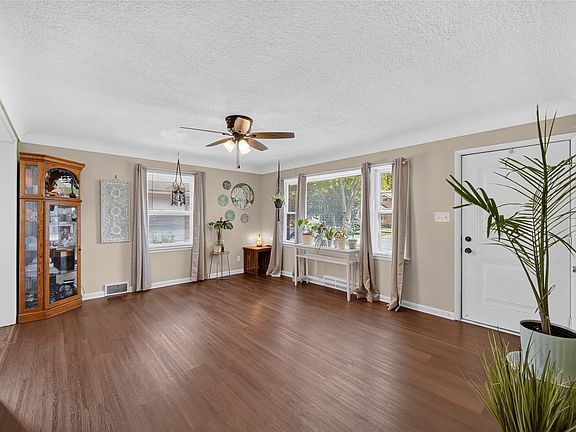 5th image of 2420 Logan Ave