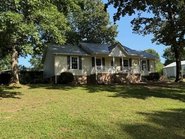 446 Treetop Trl, Lawrenceburg, TN 38464