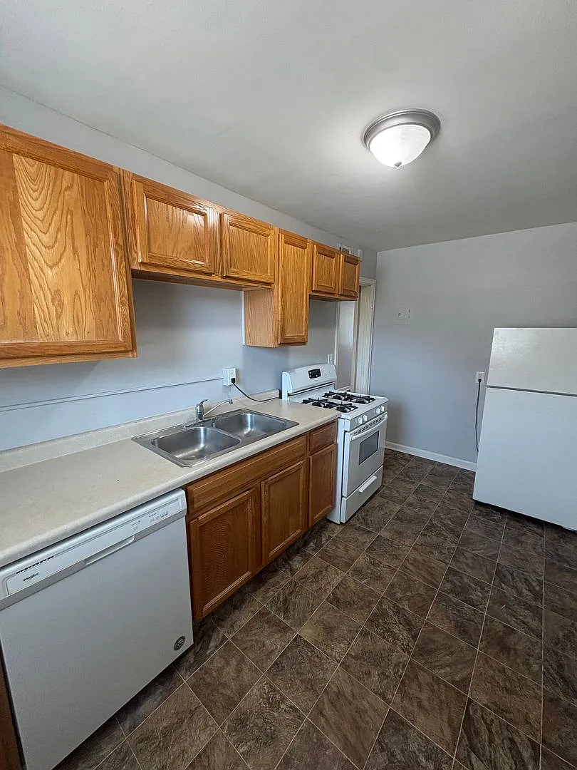 Hillside Court Apartments (3127 Chicago St.) — Photo 4