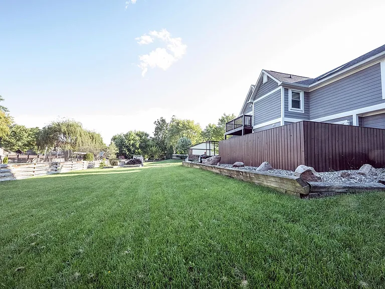 11704 Cameron Dr — Photo 28