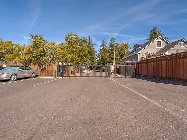 2732 San Jose Way — Photo 16