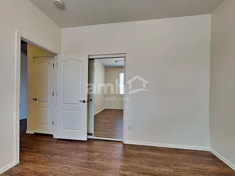 7225 S 73rd Dr — Photo 20