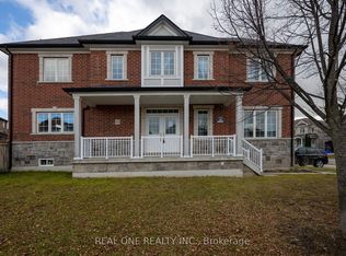 1136 Cenotaph Blvd, Newmarket, ON