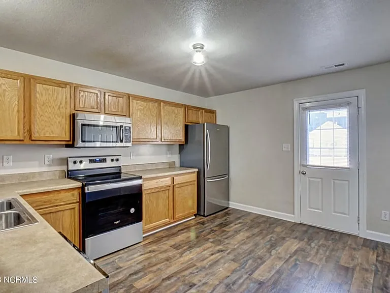 202 Bridgewood Dr — Photo 8