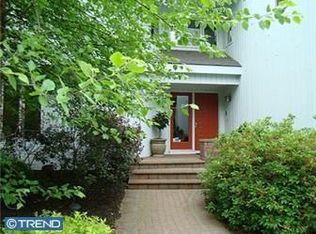 14 Hawk Dr, West Windsor, NJ 08550